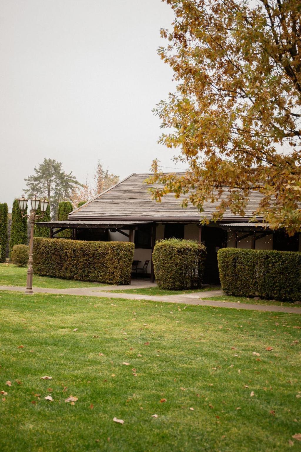 Veselyj Zajets Hotel Pirnove Exterior photo