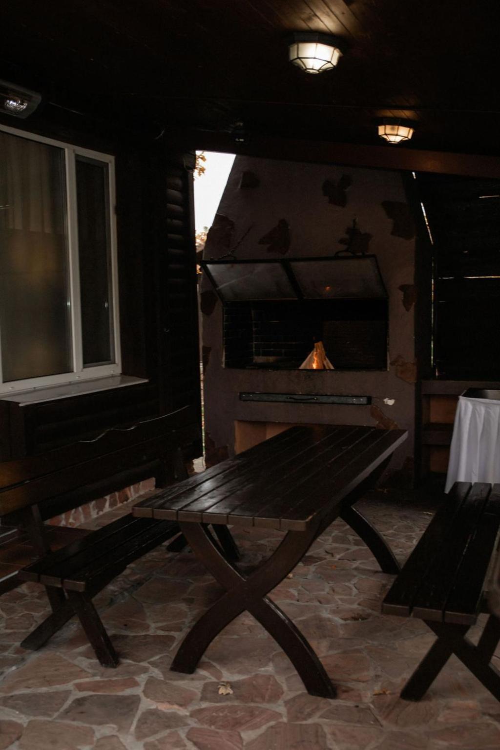 Veselyj Zajets Hotel Pirnove Exterior photo